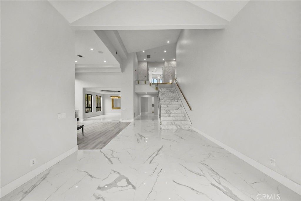 23129 Burbank Boulevard, Woodland Hills, CA 91367 — photo 4