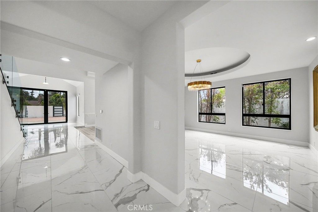23129 Burbank Boulevard, Woodland Hills, CA 91367 — photo 5