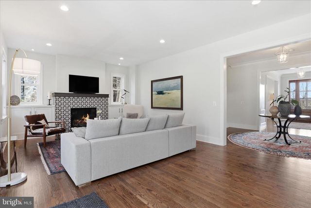 303 SALSBURY LN NW, Vienna, VA 22180