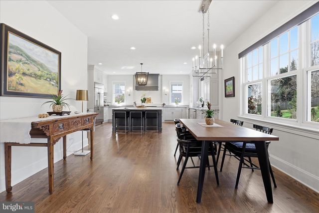303 SALSBURY LN NW, Vienna, VA 22180