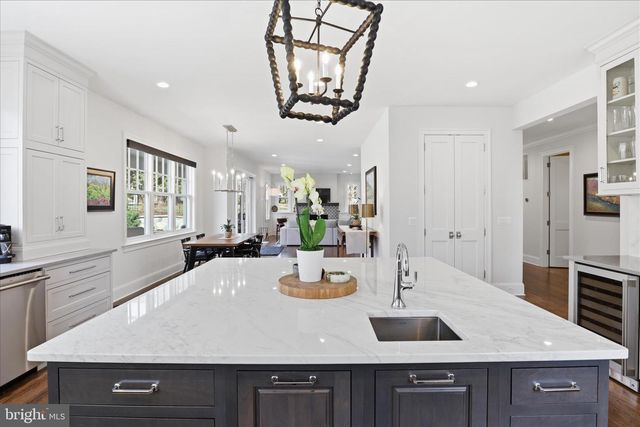 303 SALSBURY LN NW, Vienna, VA 22180