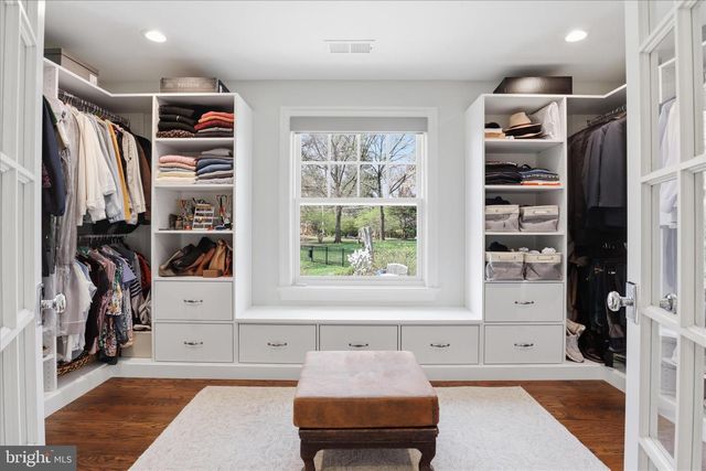 303 SALSBURY LN NW, Vienna, VA 22180