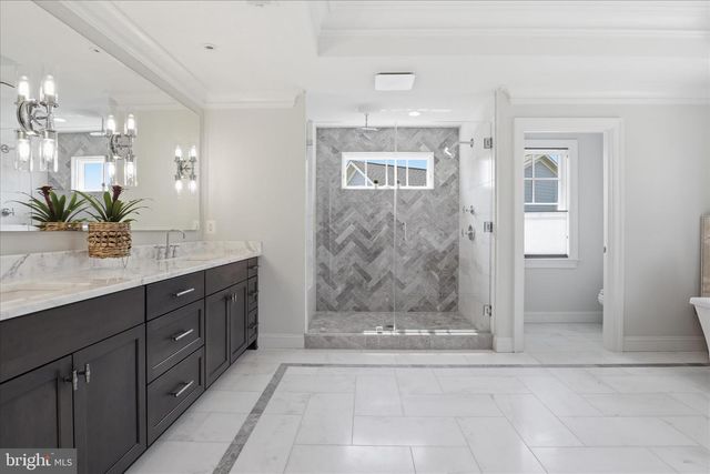 303 SALSBURY LN NW, Vienna, VA 22180
