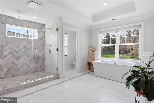 303 SALSBURY LN NW, Vienna, VA 22180