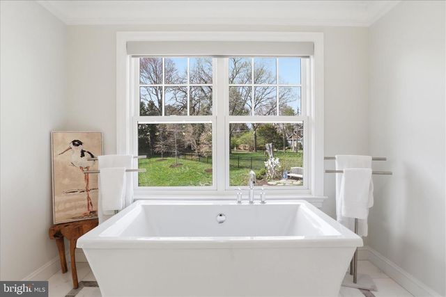 303 SALSBURY LN NW, Vienna, VA 22180