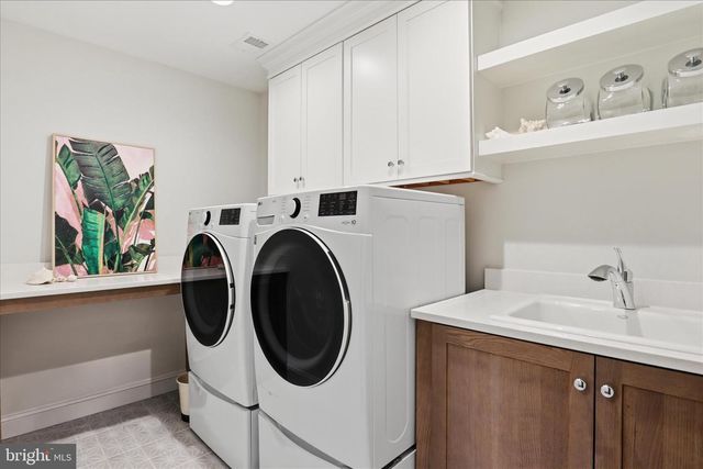 303 SALSBURY LN NW, Vienna, VA 22180