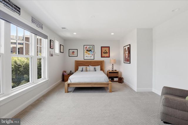 303 SALSBURY LN NW, Vienna, VA 22180