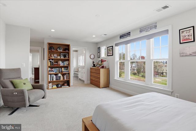 303 SALSBURY LN NW, Vienna, VA 22180