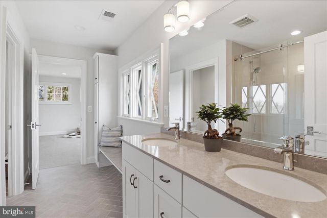 303 SALSBURY LN NW, Vienna, VA 22180