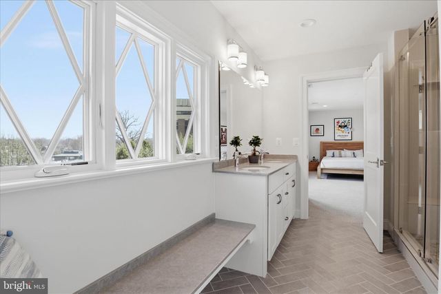 303 SALSBURY LN NW, Vienna, VA 22180
