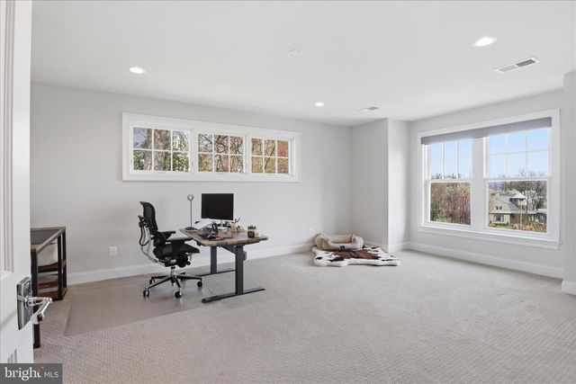 303 SALSBURY LN NW, Vienna, VA 22180