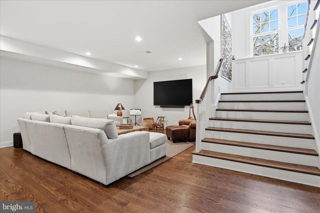 303 SALSBURY LN NW, Vienna, VA 22180