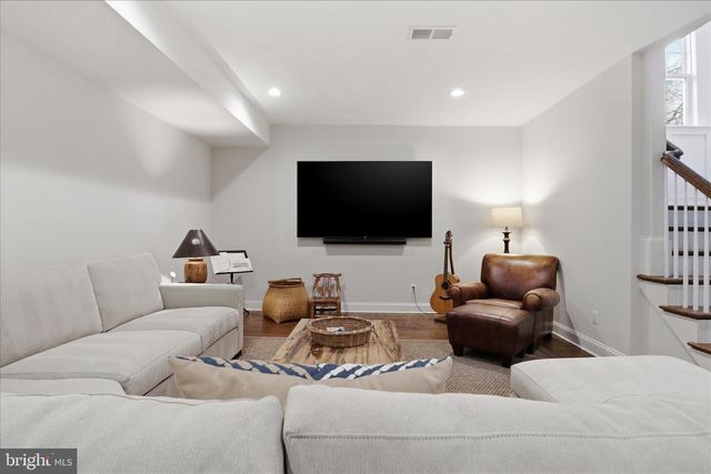 303 SALSBURY LN NW, Vienna, VA 22180