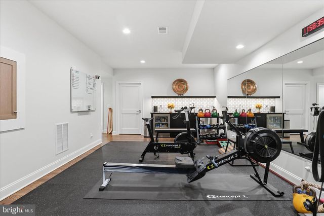 303 SALSBURY LN NW, Vienna, VA 22180