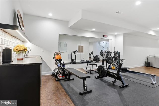 303 SALSBURY LN NW, Vienna, VA 22180