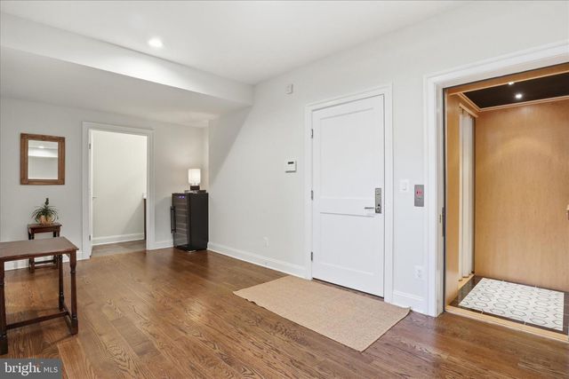 303 SALSBURY LN NW, Vienna, VA 22180