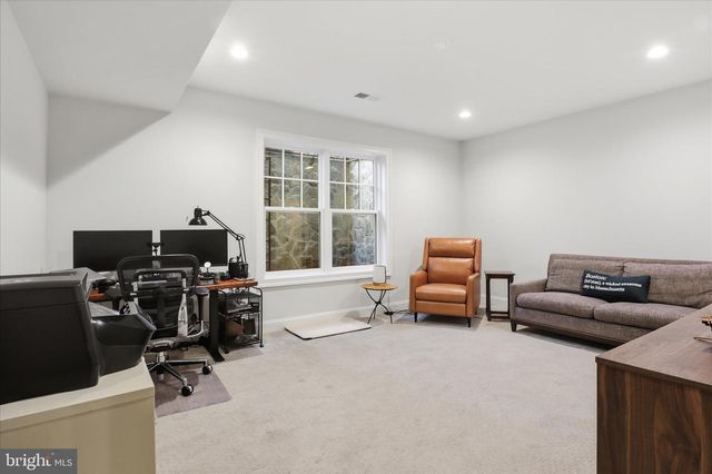 303 SALSBURY LN NW, Vienna, VA 22180