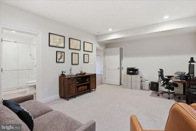 303 SALSBURY LN NW, Vienna, VA 22180