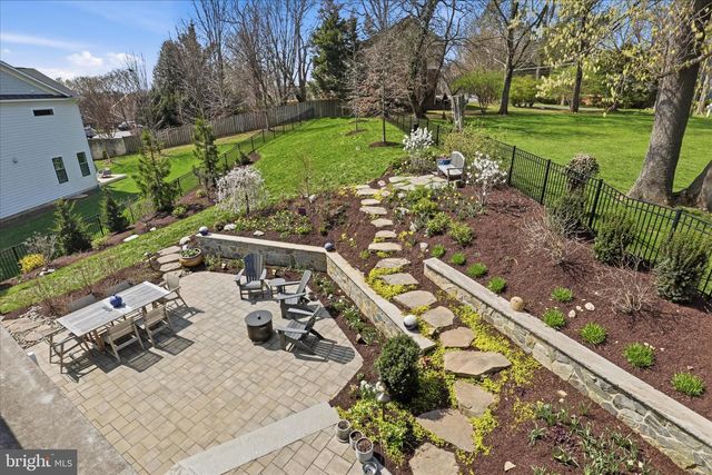 303 SALSBURY LN NW, Vienna, VA 22180