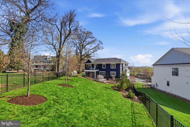 303 SALSBURY LN NW, Vienna, VA 22180