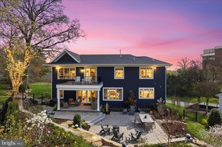 303 SALSBURY LN NW, Vienna, VA 22180