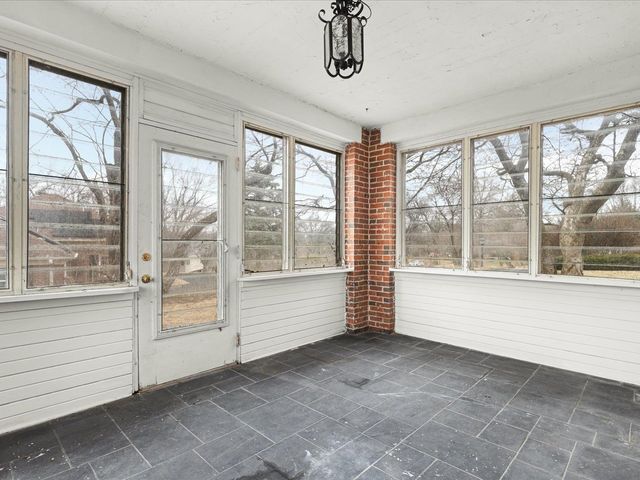 2014 Glenview Road, Rockford, IL 61107