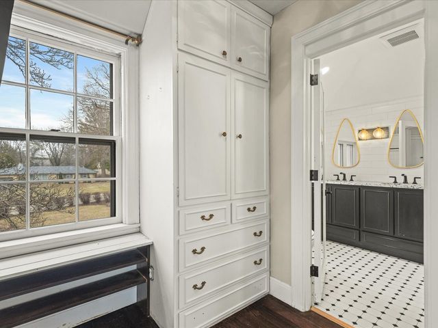 2014 Glenview Road, Rockford, IL 61107