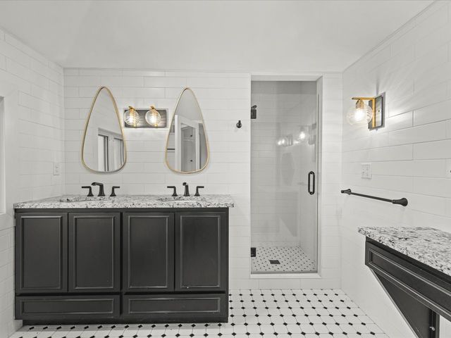 2014 Glenview Road, Rockford, IL 61107