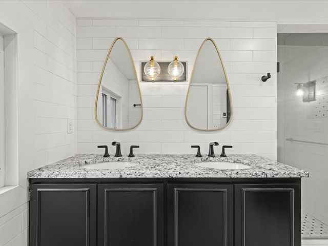 2014 Glenview Road, Rockford, IL 61107