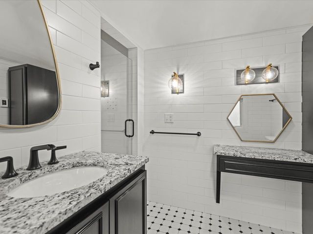 2014 Glenview Road, Rockford, IL 61107