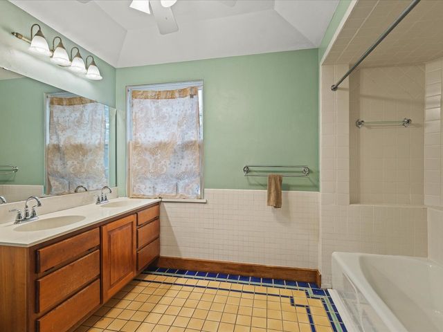 2014 Glenview Road, Rockford, IL 61107