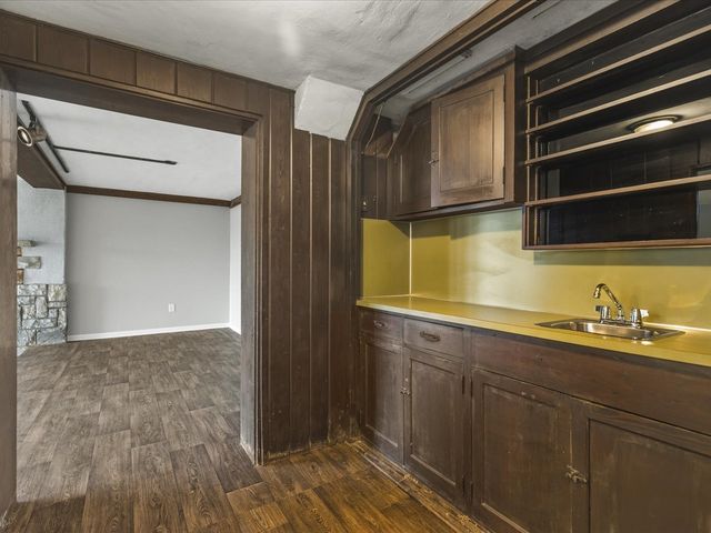 2014 Glenview Road, Rockford, IL 61107