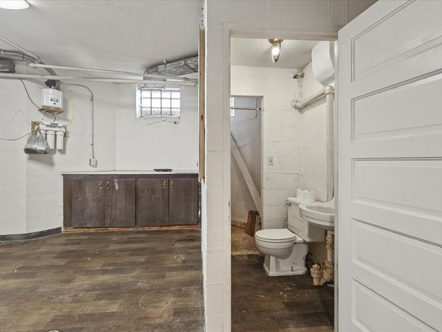 2014 Glenview Road, Rockford, IL 61107