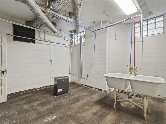 2014 Glenview Road, Rockford, IL 61107