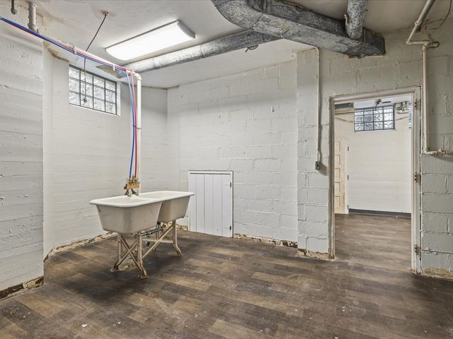 2014 Glenview Road, Rockford, IL 61107