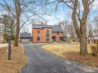 2014 Glenview Road, Rockford, IL 61107