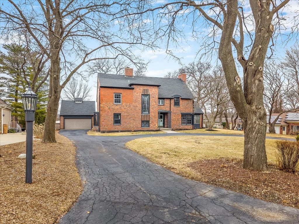 2014 Glenview Road, Rockford, IL 61107