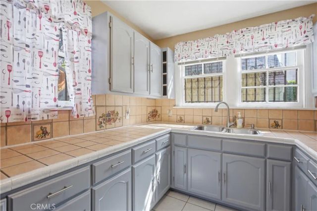 428 S Hoover, Los Angeles, CA 90020