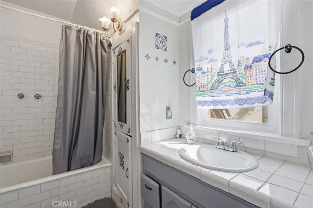 428 S Hoover, Los Angeles, CA 90020