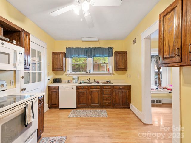 147 Walnut Avenue, Spruce Pine, NC 28777