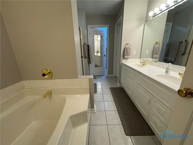 8553 Stone Oak Drive, Holland, OH 43528