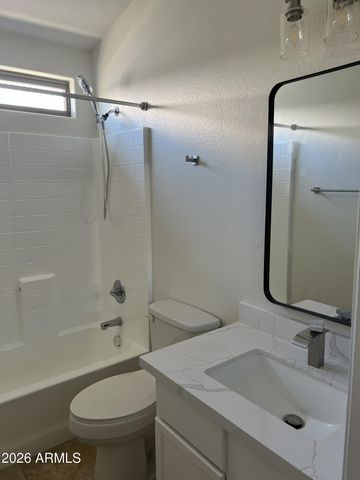2556 W TAMARISK Avenue, Phoenix, AZ 85041