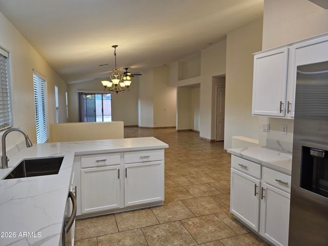 2556 W TAMARISK Avenue, Phoenix, AZ 85041