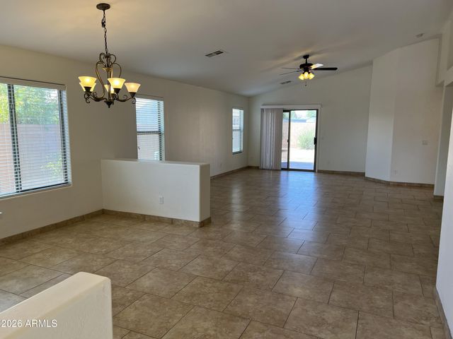 2556 W TAMARISK Avenue, Phoenix, AZ 85041