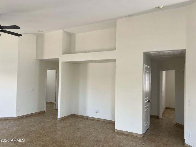 2556 W TAMARISK Avenue, Phoenix, AZ 85041