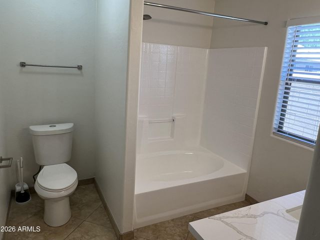 2556 W TAMARISK Avenue, Phoenix, AZ 85041