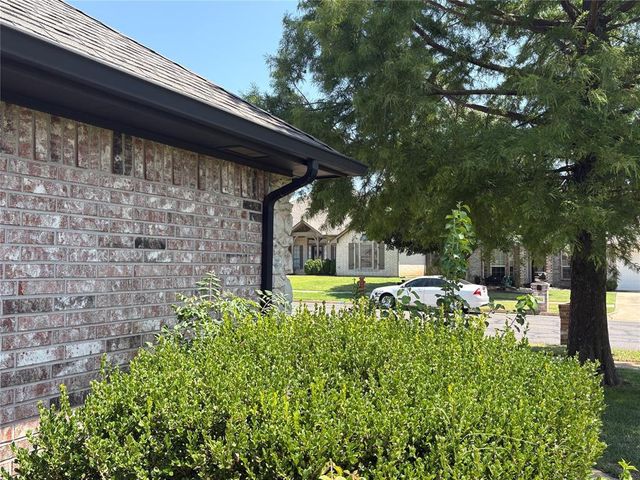 2009 Del Simmons Drive, Edmond, OK 73003