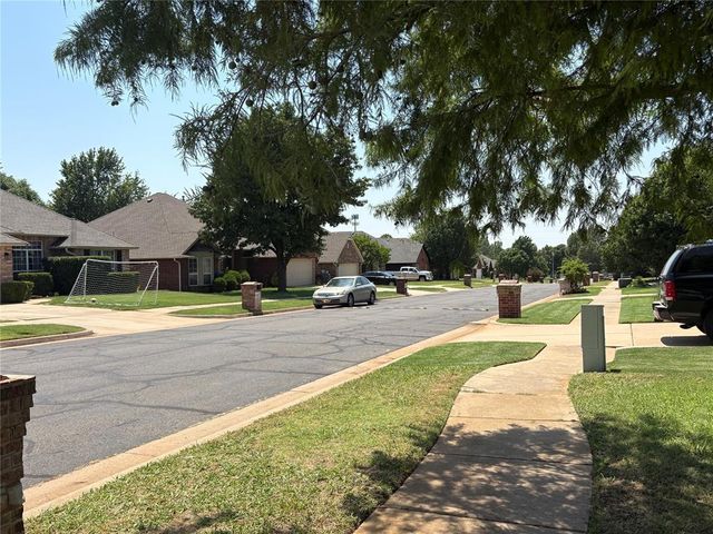 2009 Del Simmons Drive, Edmond, OK 73003