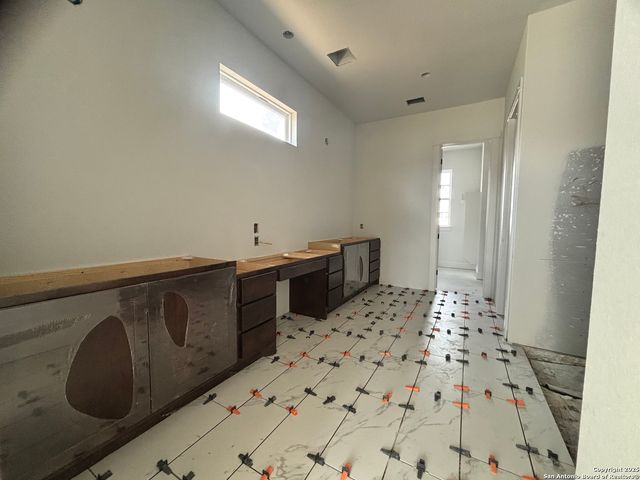 143 Pradera Ridge Drive, Floresville, TX 78114
