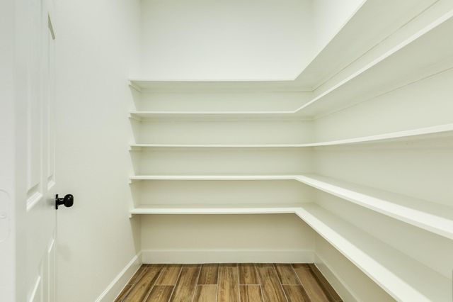 2138 Twin Lakes Boulevard, West Columbia, TX 77486